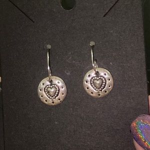 Dainty silver heart earrings 🤍